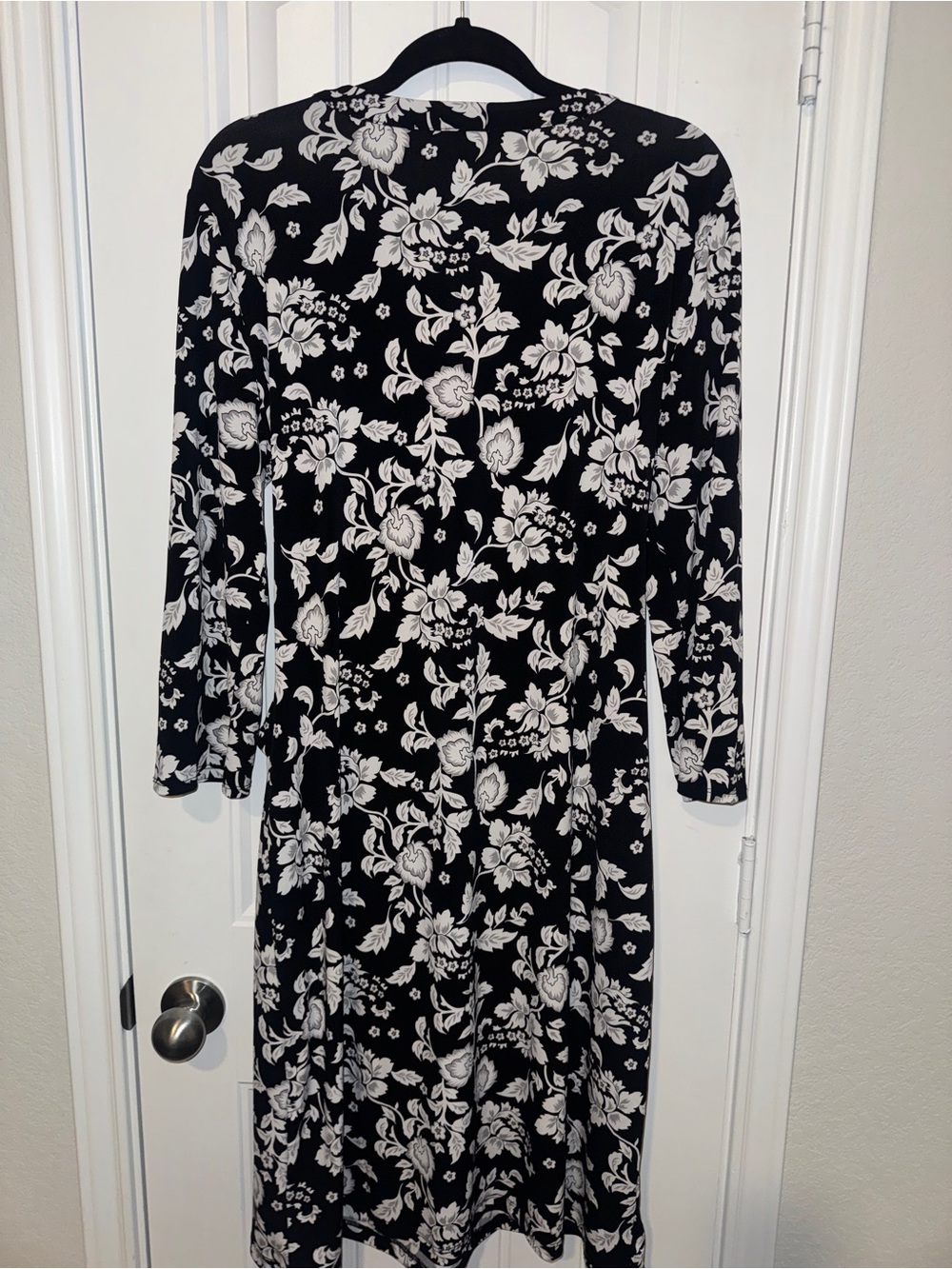 White House Black Market Black and White Floral Dress - Picture 2 of 5